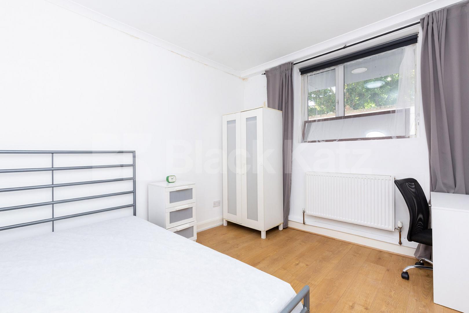 Three double bedroom property with modern kitchen and spacious lounge Damien Street, Whitechapel